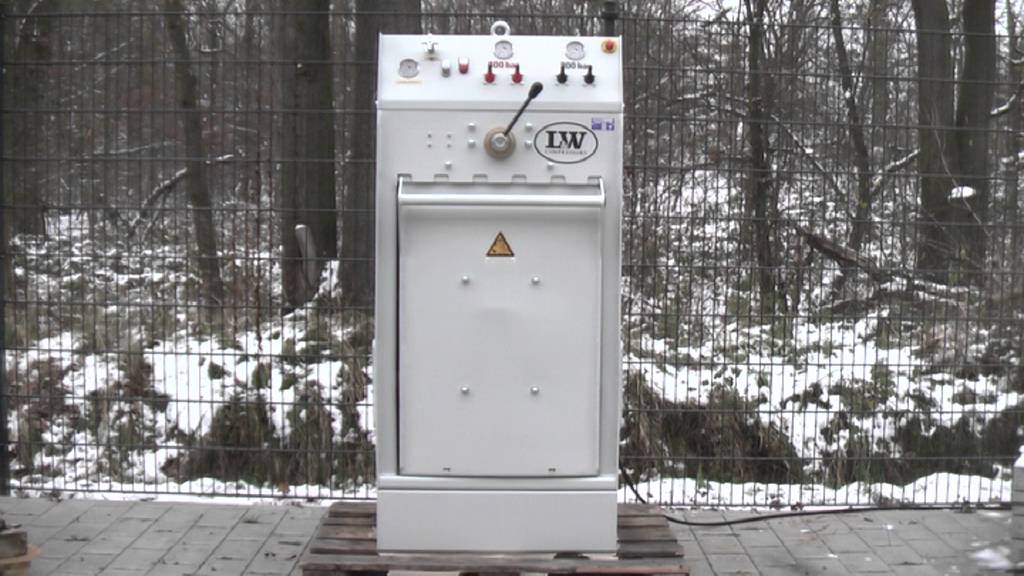 Exploding Scuba Tank in L&W Explosion Safety Box