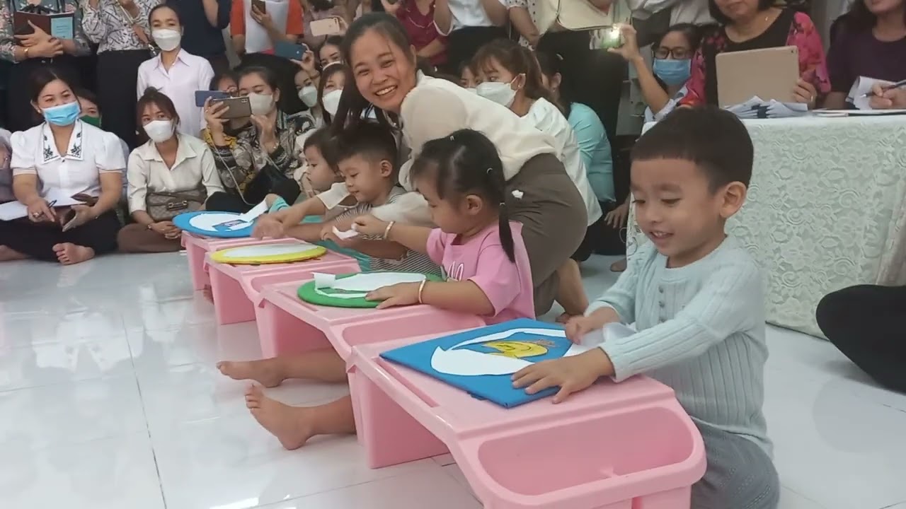 PTTC: Bóc, xé vỏ trứng Nhà trẻ MN Sao Sáng