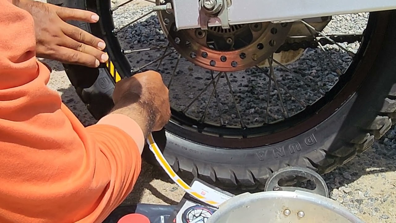friso de roda + adesivo de roda na XRE 300 ADV 2023