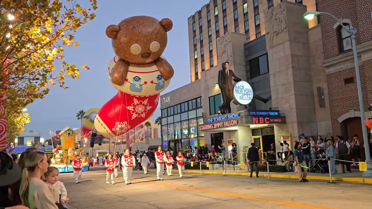Universal Studios Orlando Macy's Holiday Parade 12/21/25 🎅🎄❄️