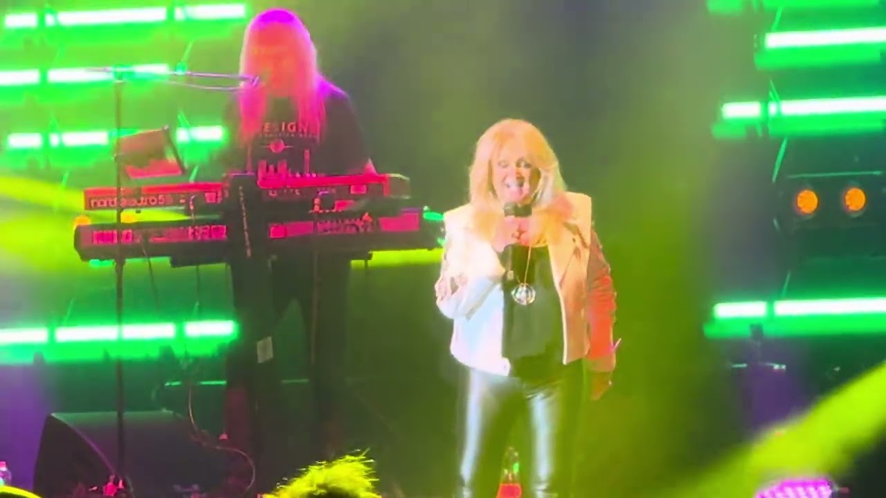 Bonnie Tyler - Total Eclipse Of The Heart (Turn Around)