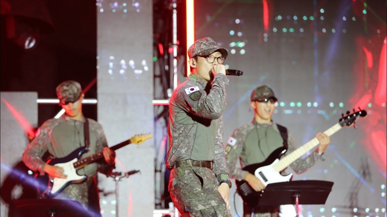 일병 김지원(바비)과 52사단 군악대의 완벽한 콜라보 무대☆52사단 KFN 위문열차 20240903