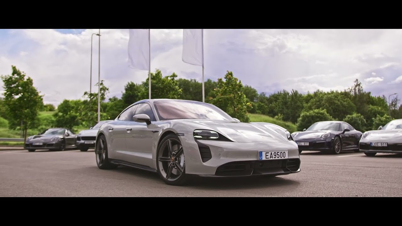 2022 Porsche Taycan GTS Crayon-Bordeaux Red