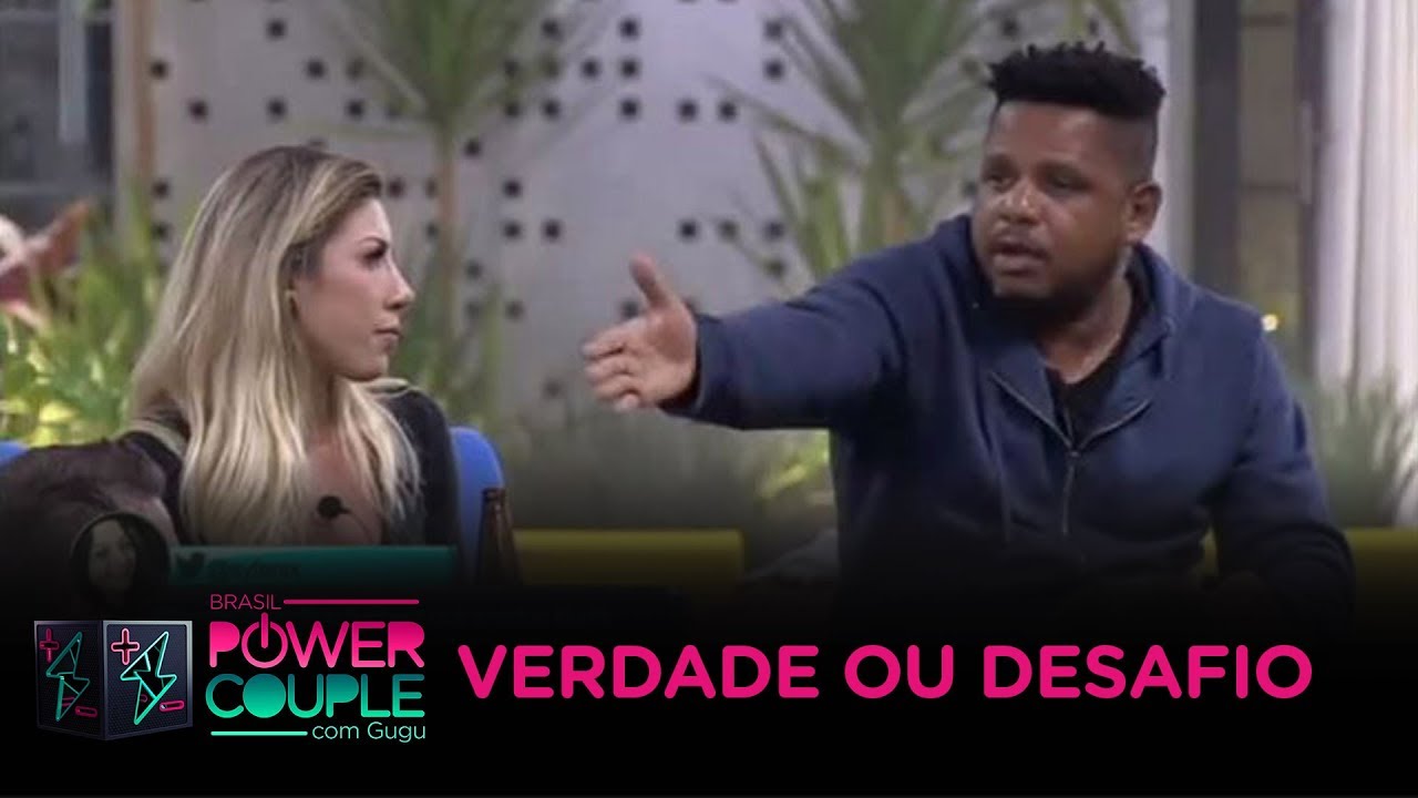 Tati Minerato e Marcelo brigam em brincadeira Verdade e Desafio