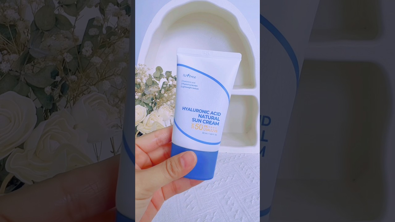 Isntree 𝐇𝐲𝐚𝐥𝐮𝐫𝐨𝐧𝐢𝐜 𝐀𝐜𝐢𝐝 𝐍𝐚𝐭𝐮𝐫𝐚𝐥 𝐒𝐮𝐧 𝐂𝐫𝐞𝐚𝐦 