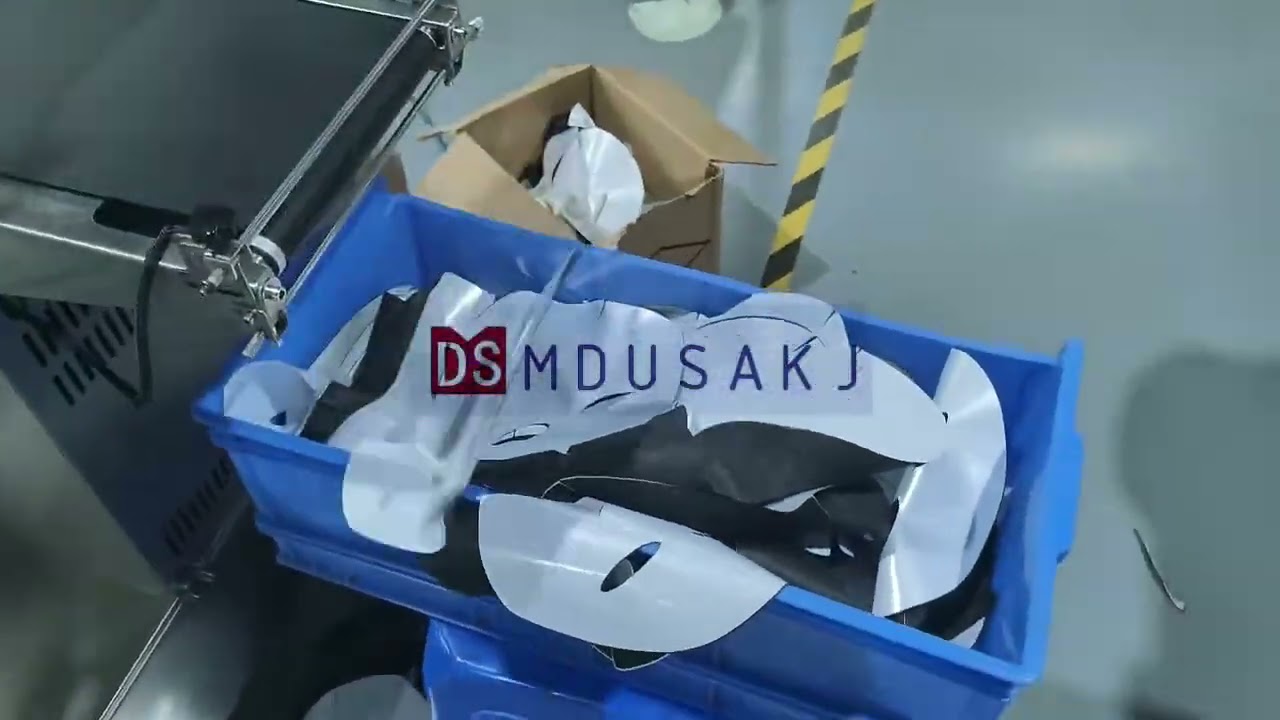 Automatic mask feeding machine, auxiliary equipment for mask packaging machine