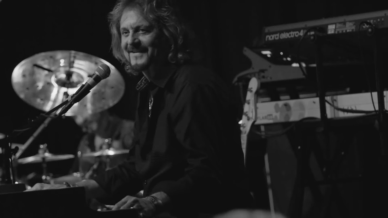 Neal Schon & Gregg Rolie & Deen Castronovo & Marco Mendoza - You're On Your Own.