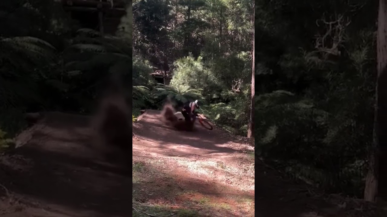 extreme #mtb #mtblife #iamtb #enduromtb #mtbbrasil #downhillmtb #bike #crash #bikecrashing #drop