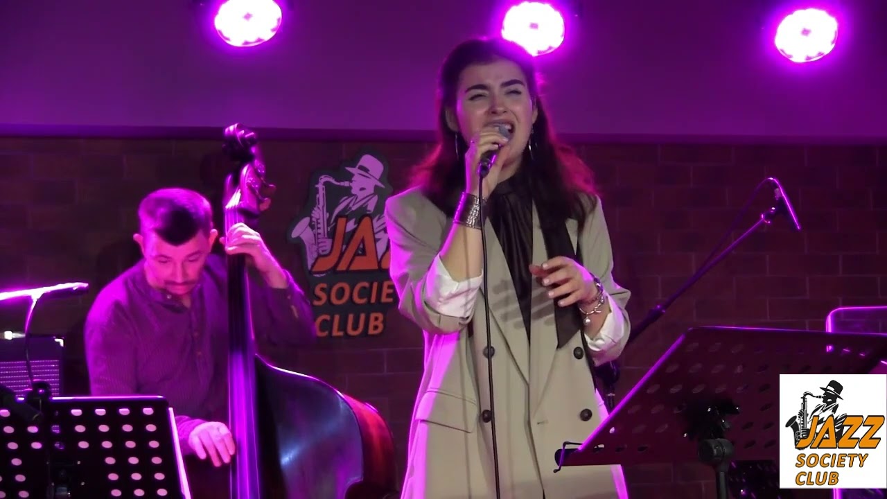 Silver moon - Concert Dumas Collective - vineri 12 decembrie 2025 la Jazz Society Club  Galati