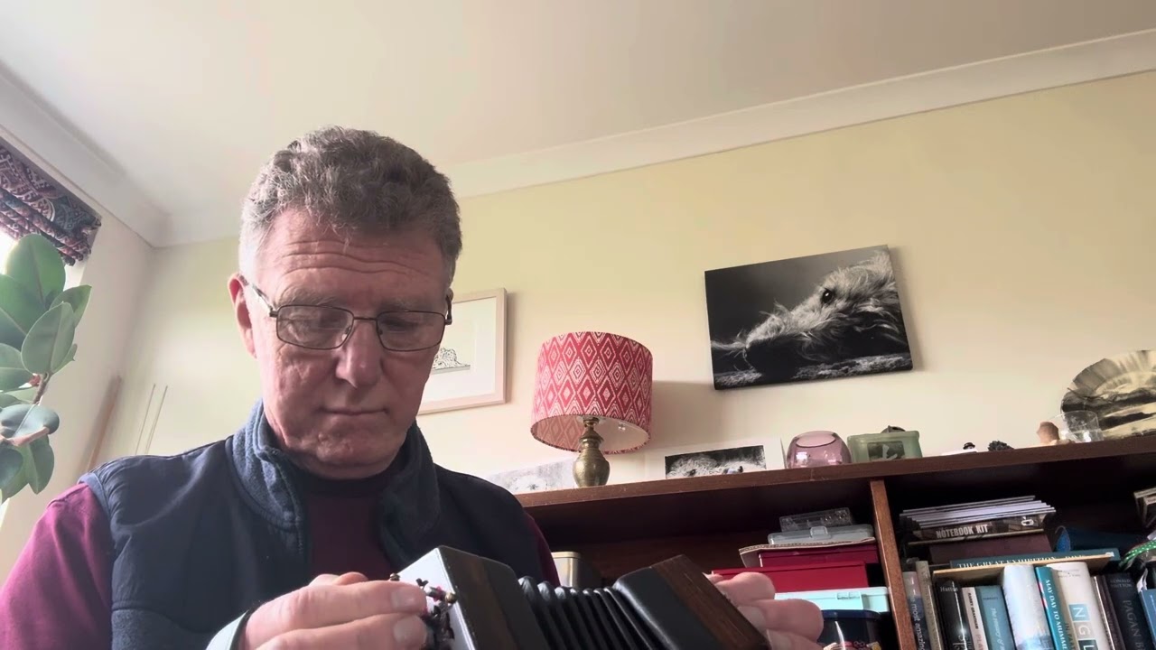 Sí Bheag, Sí Mhór. Played in C on a Marcus Traveller C/G Concertina