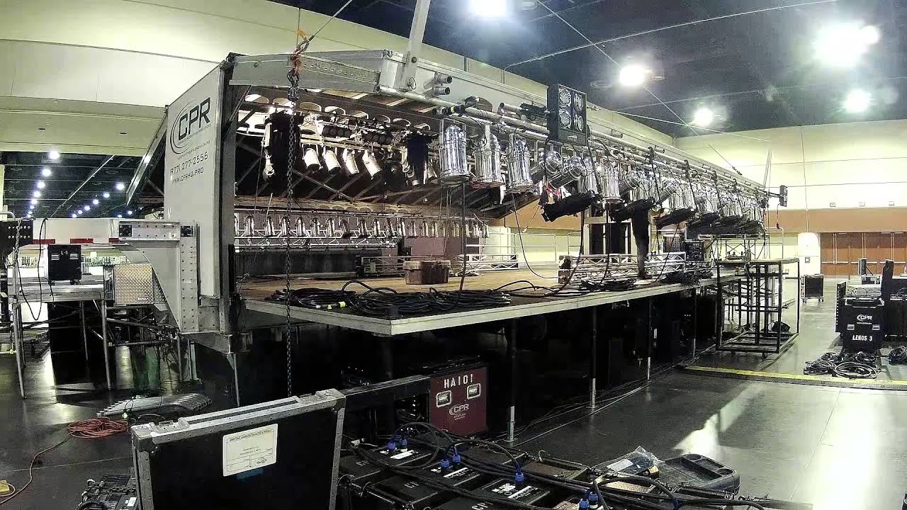 Main Stage Setup - 8 hours in 2 minutes [Nerdapalooza 2013]