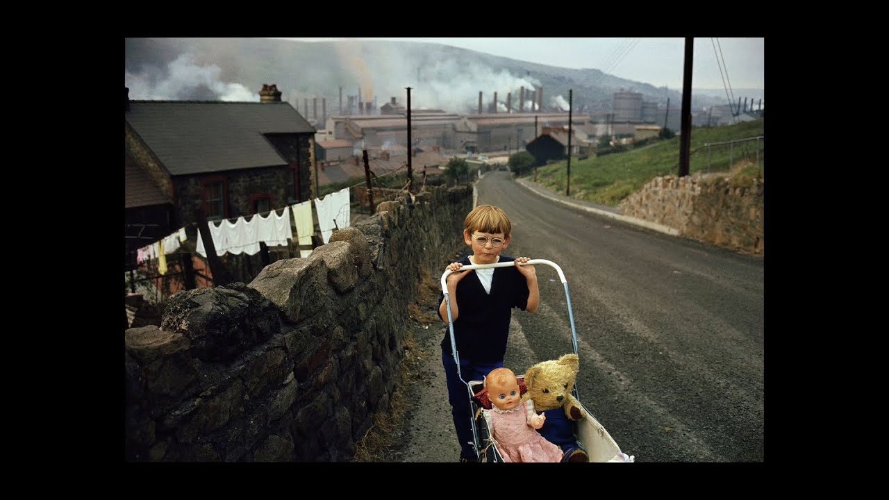 The Traveler who Enters a Strange Country: Bruce Davidson's Iconic Photographs of Cymru