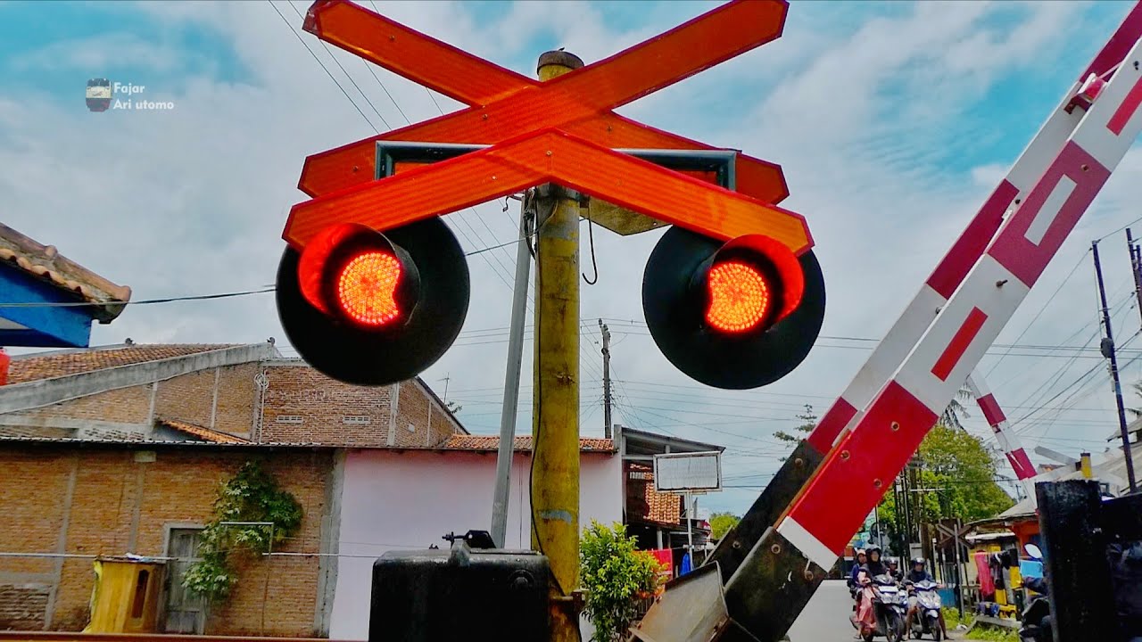 2026 Railway Crossing Compilation Perlintasan Kereta Api Unik Terendam Banjir & Rusak Palang KAB