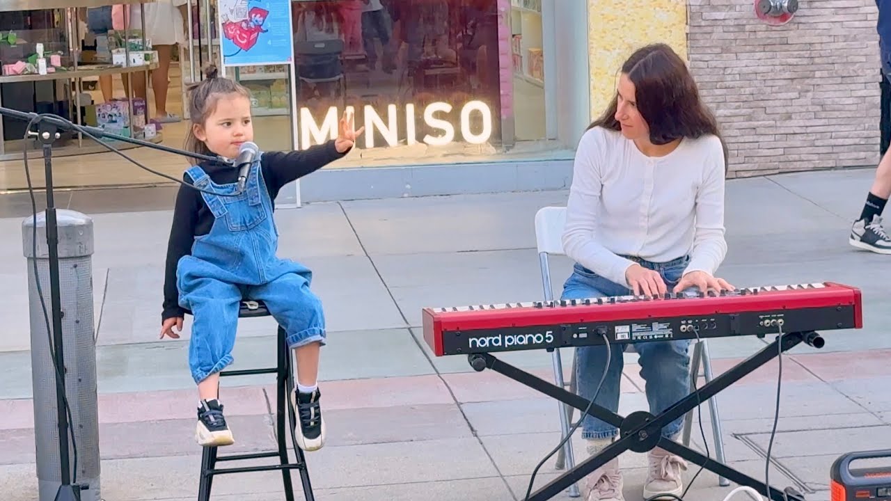 4-year-old SHOCKS the crowd singing 