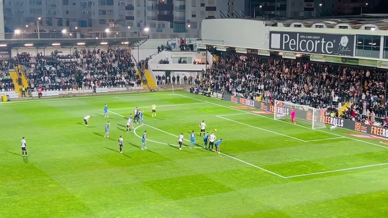 Mattheus de Andrade Gama Oliveira one of the worst penalties ever. Farense vs FC Porto 1-3  🤦🏻&zwj;♂️ ⚽