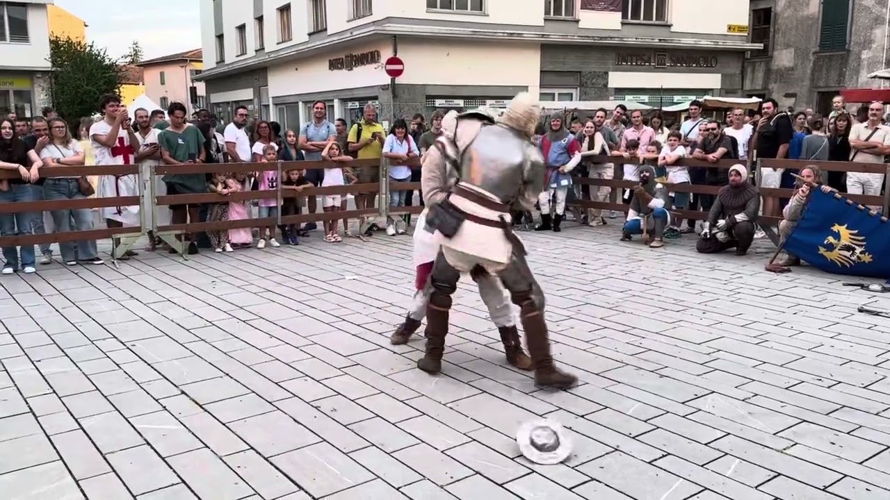 Duelli medievali Spada a due mani VS falcione e boccoliere 