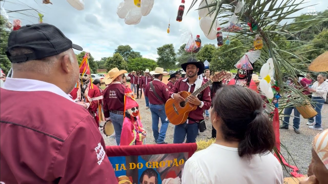 FOLIA DE REIS EM ALMOÇO NA CASA DE FOLIÃO 