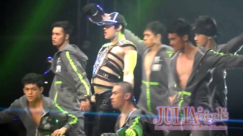 Julia Montes & Enrique Gil @ King Of The Gil Concert 11.29.13