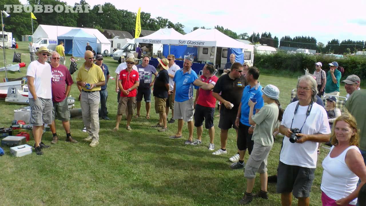 GIANT 1/4 SCALE FLYING LEGENDS RC SPITFIRE - JOHN HORNE AT WILLIS WARBIRDS MEET - 2014