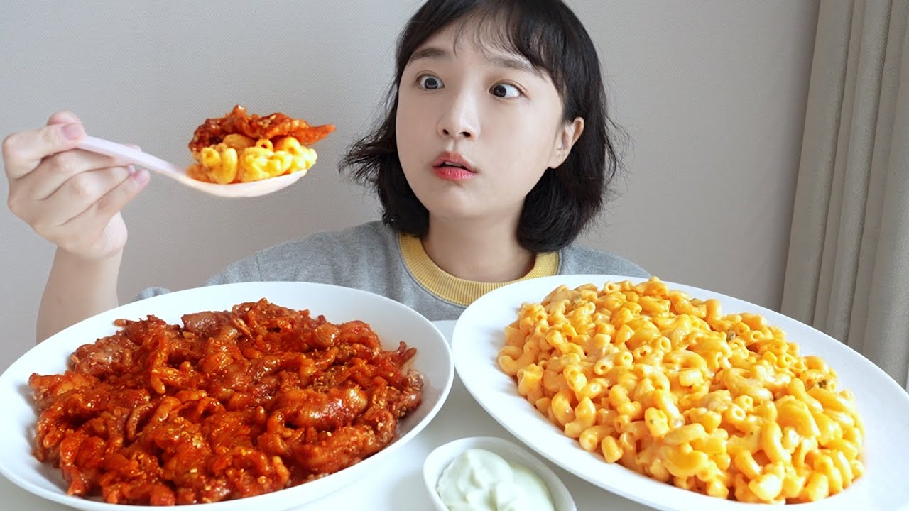 꾸덕한 맥앤치즈에 매운 닭발 먹방💛❤누가 생각 해 낸거야 이 조합… REALSOUND MUKBANG | chichken feet,mac n cheese :D