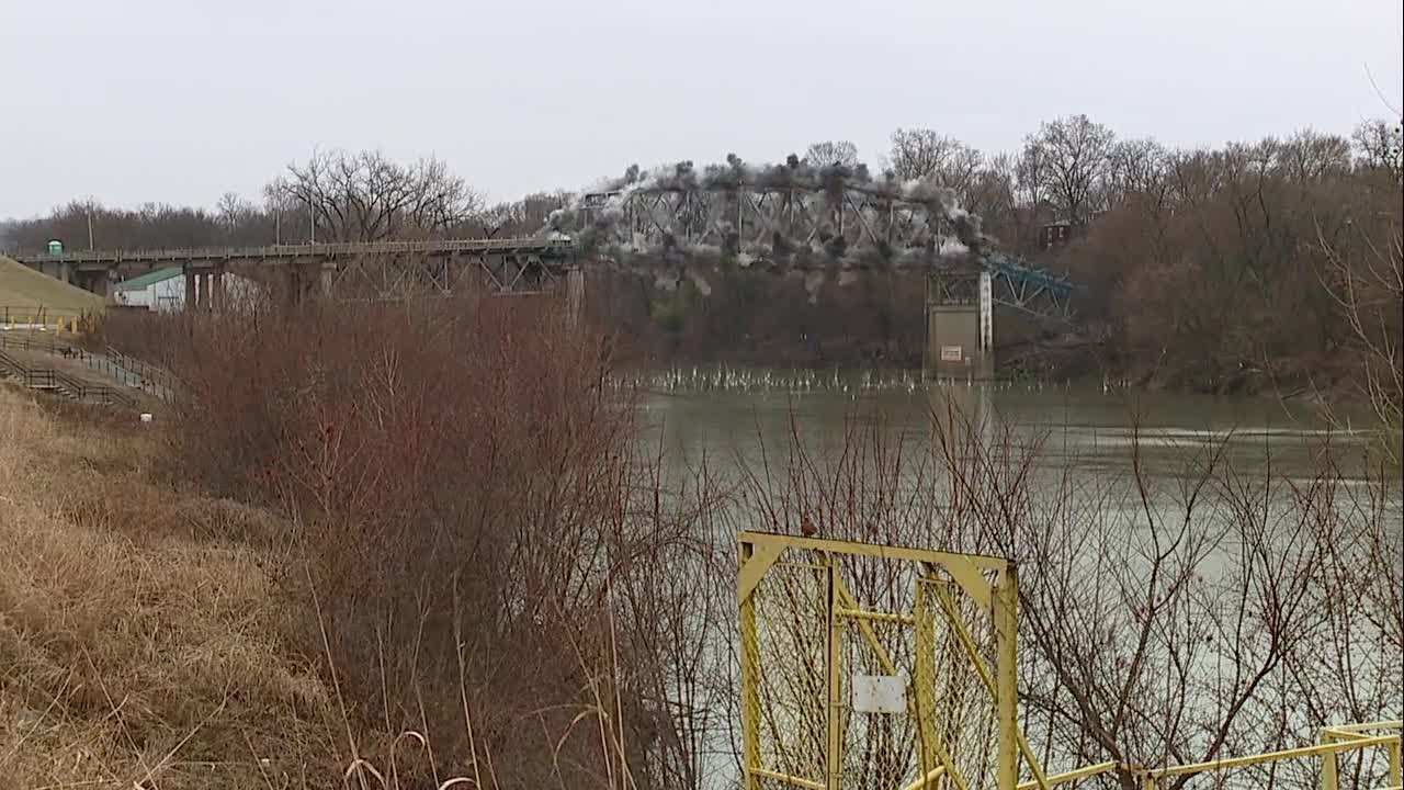 KYTC blows up obsolete bridge in Northern Kentucky