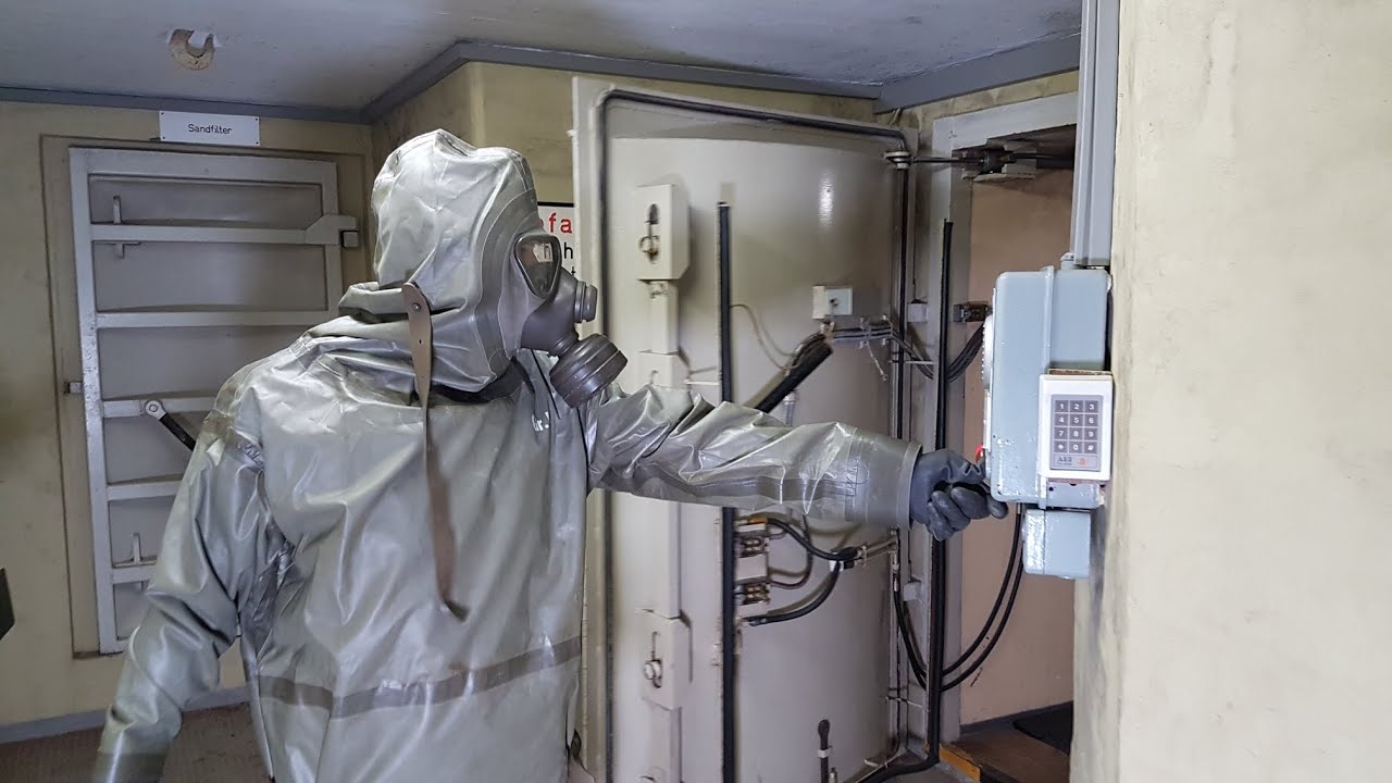 Commented tour through a Cold War bunker