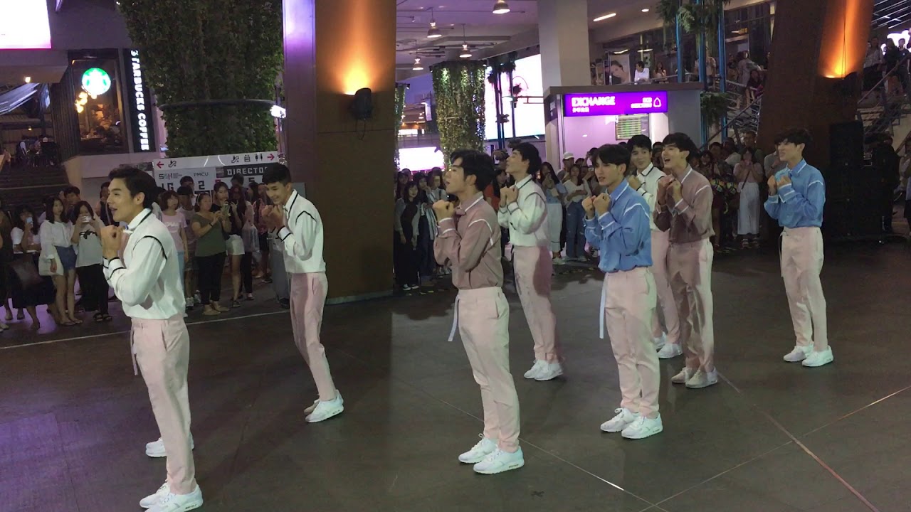 [FANCAM] 181003 PART 1 - มะงึกๆ อุ๋งๆ (Haguttokyuukyu) @ SIAM Square One
