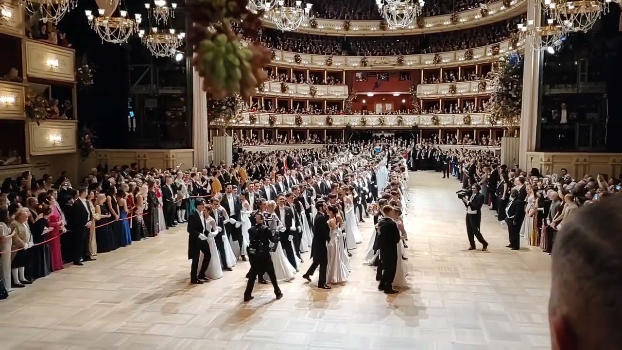Opernball 2025 Dance of the Debutantes