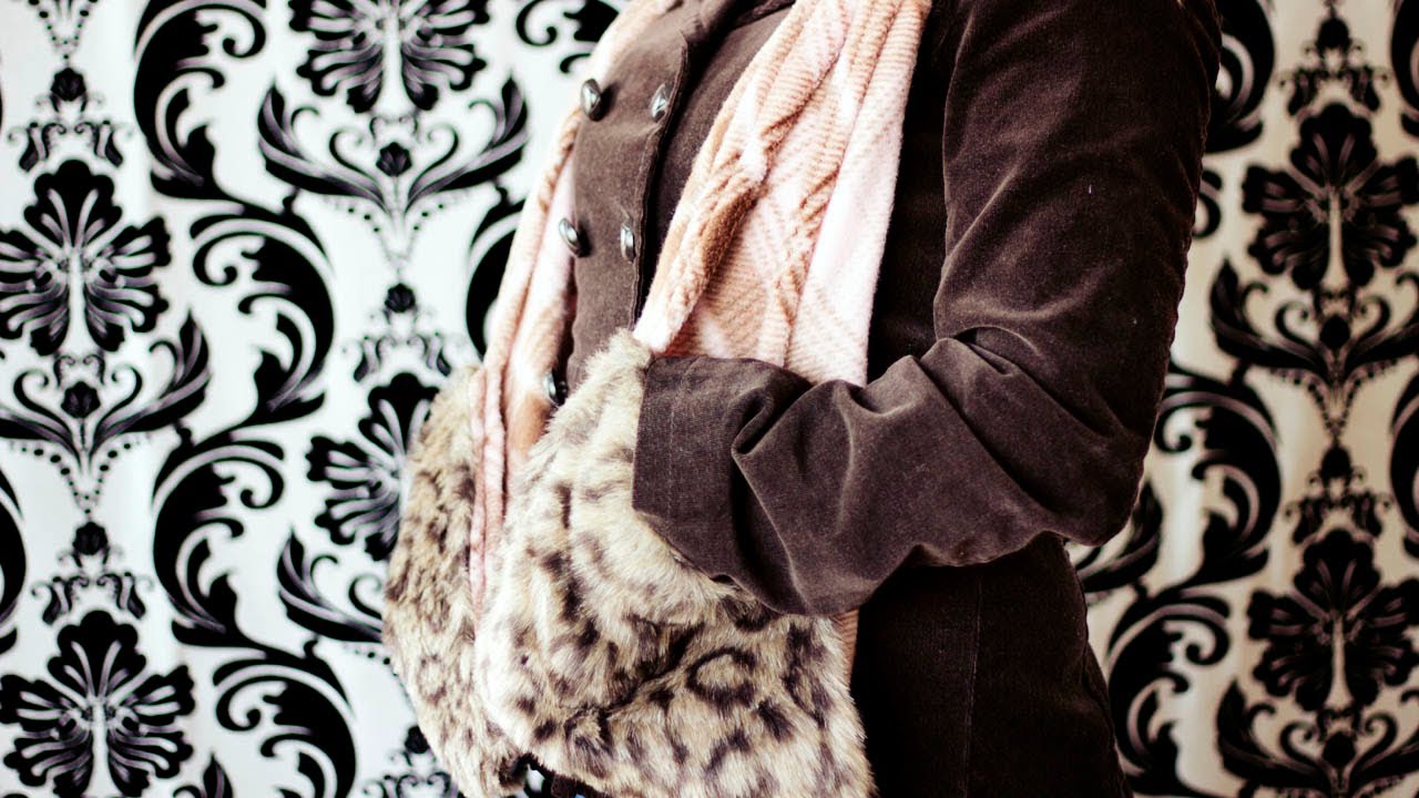 How to make a fleece scarf with pockets