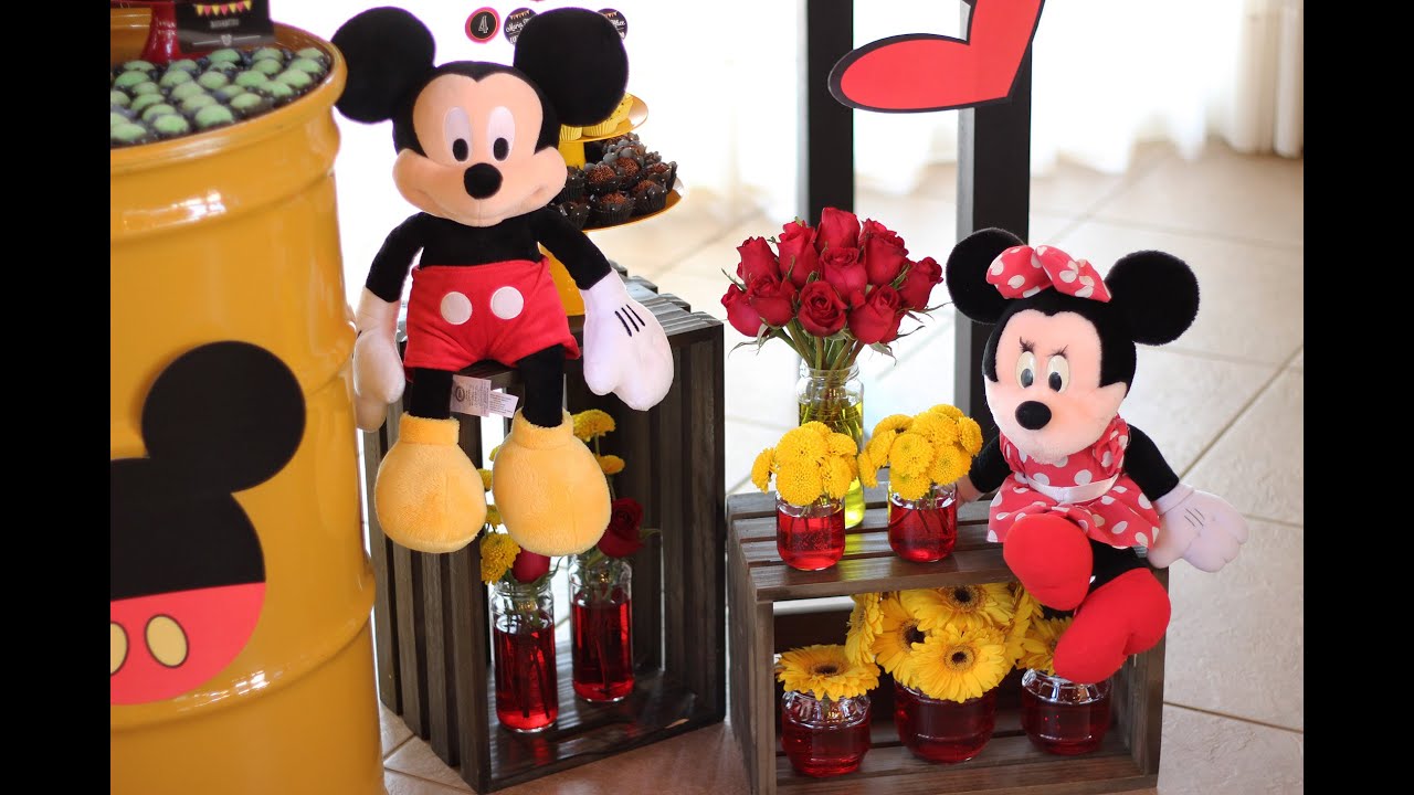 Veja a montagem da decoração de uma festa Mickey e Minnie