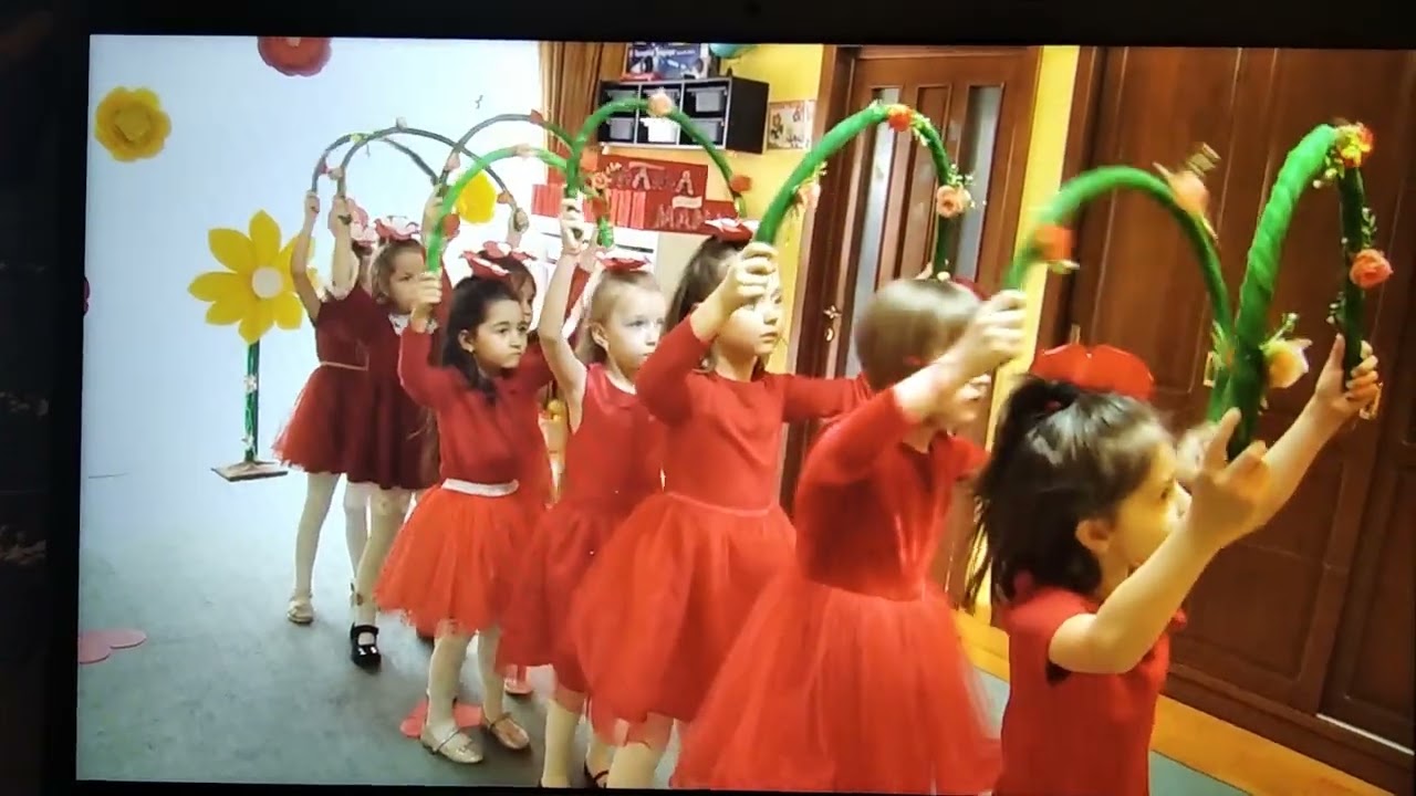 Euritmie pentru mama (Gradinita Colibri, Constanta)