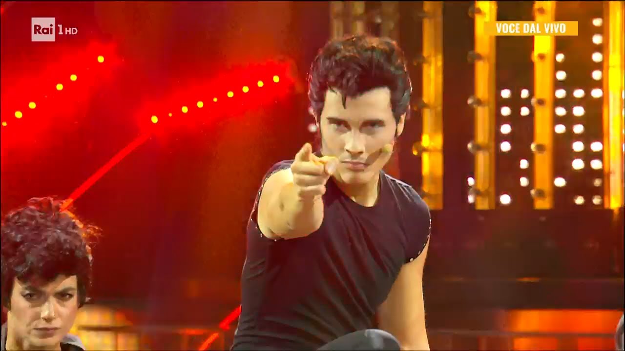 Thomas - John Travolta canta 