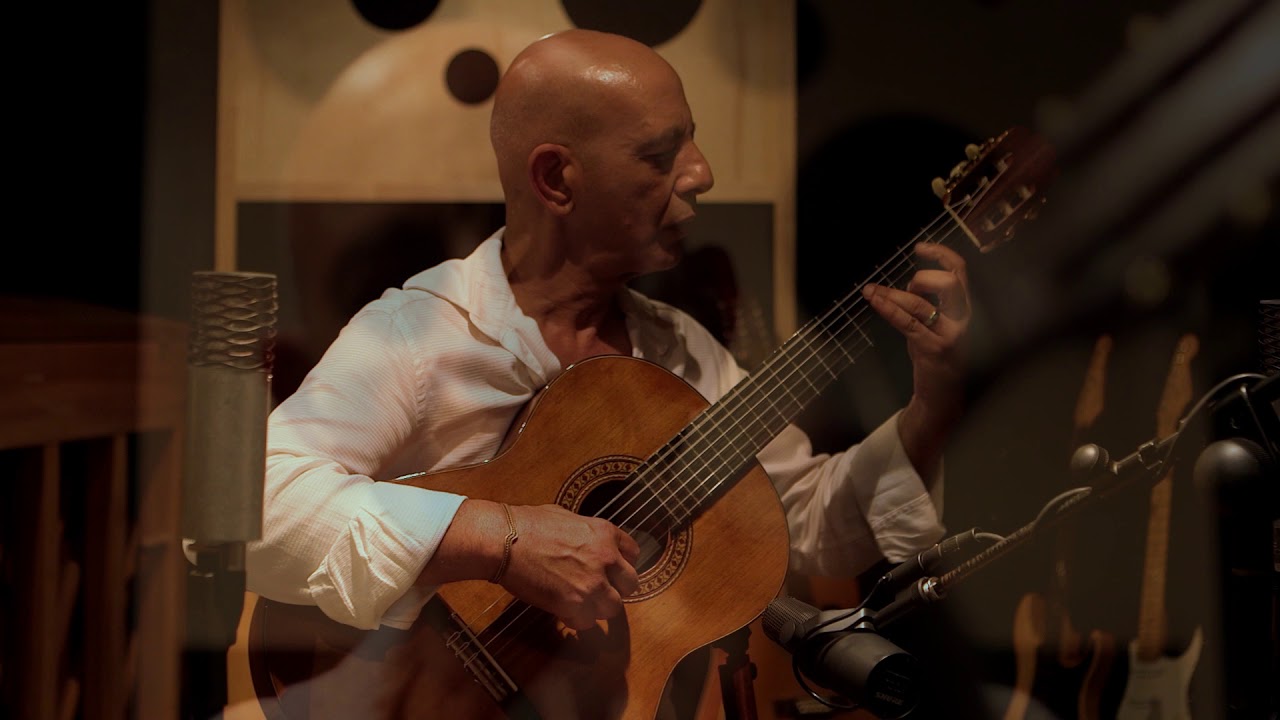 Yaron Hasson plays Pegao by Jose Feliciano