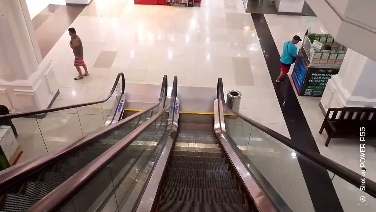 Hyundai Escalator Ride at Robinson Place Imus