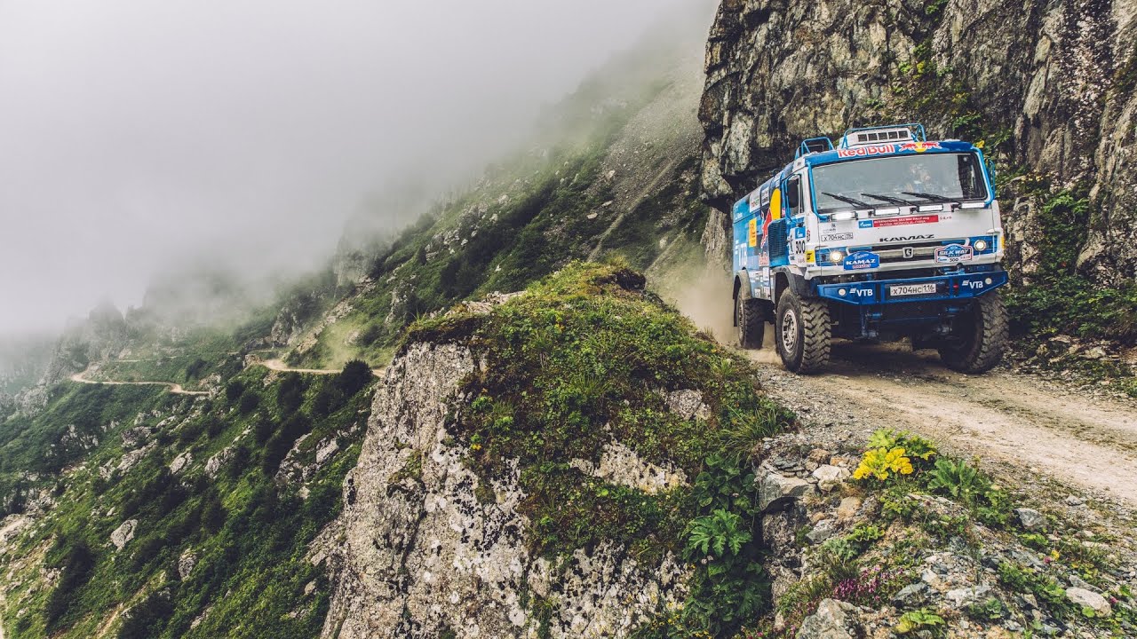 Breathtaking competition on D915 &ndash; one of the most dangerous roads in the world