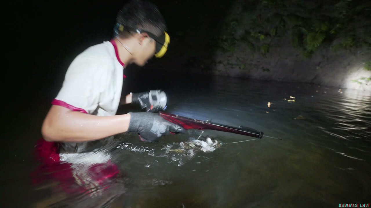 🔥🪵🐷Kepala Babi & Mencari ikan Waktu Malam(Rumah Panjang Bangsa Iban Borneo)Sarawak.