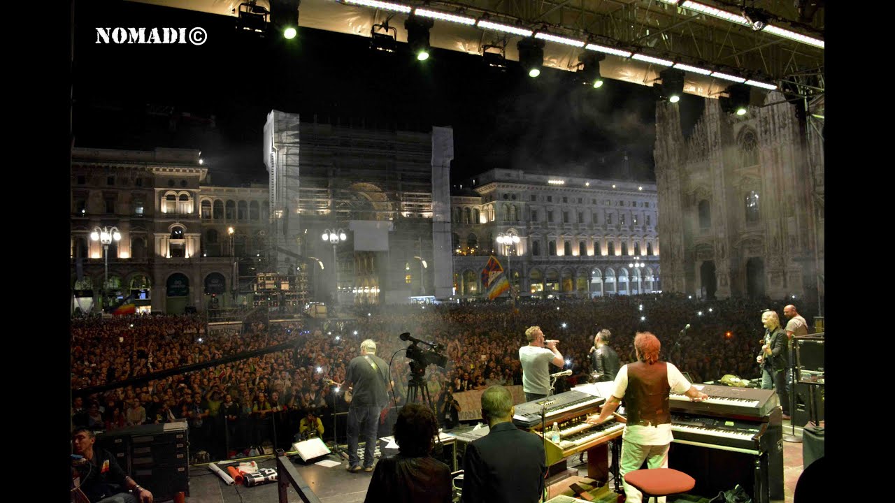 Nomadi - Io Vagabondo (Live Performance in Piazza Duomo Milano!)