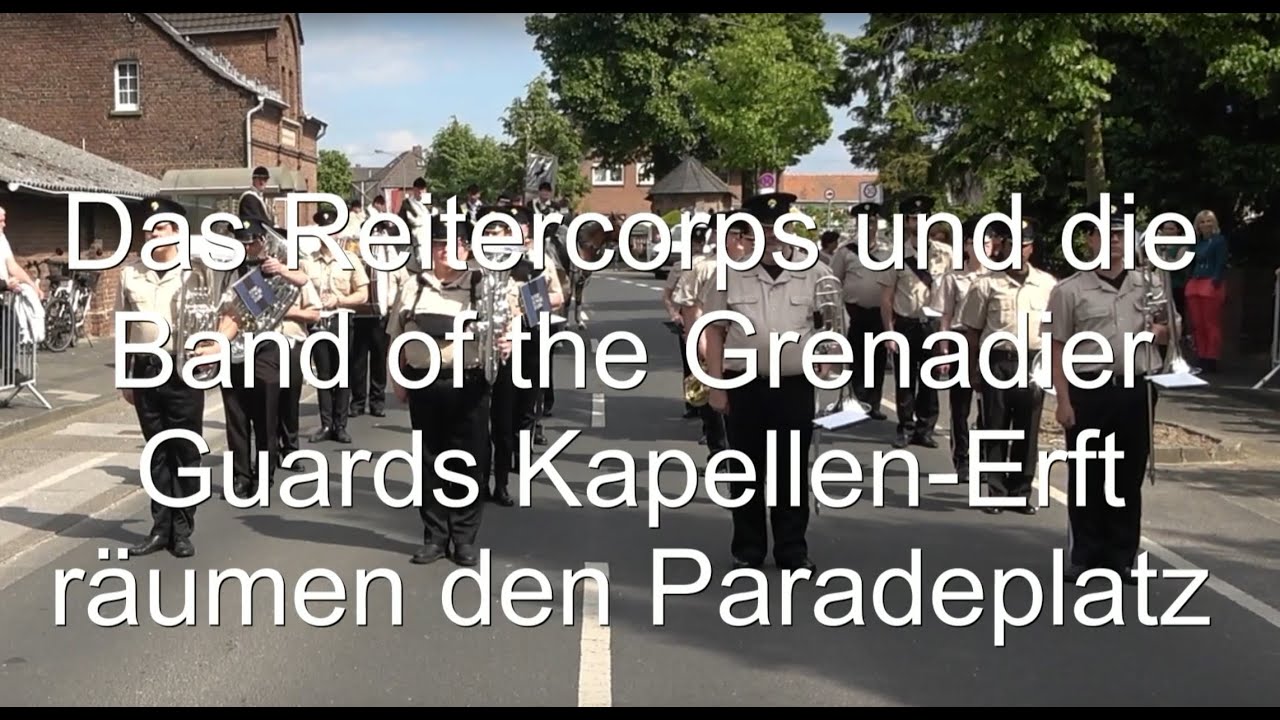Schützenfest 2025 Das Reitercorps und die Band of the Grenadier Guards Kapellen-Erft ziehen ab.