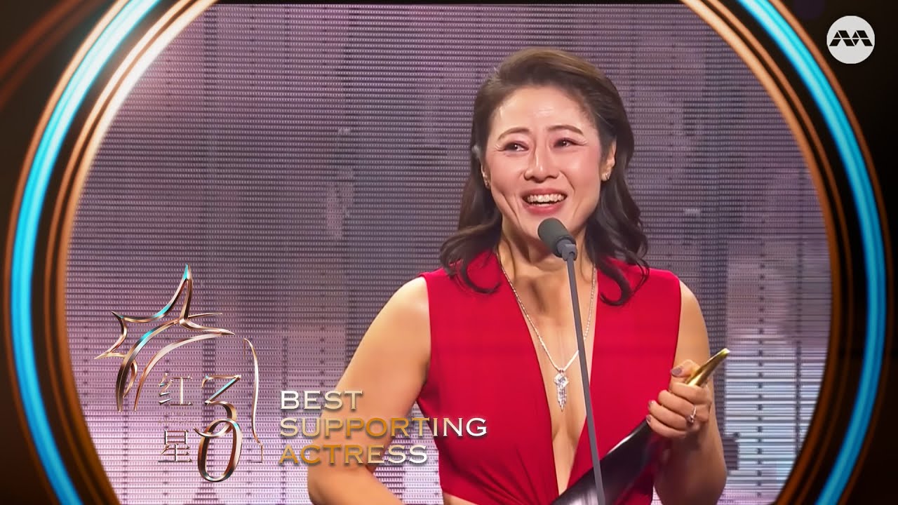 Cynthia Koh 许美珍 wins Best Supporting Actress for Hope Afloat! | Star Awards 红星大奖 2025 Ceremony