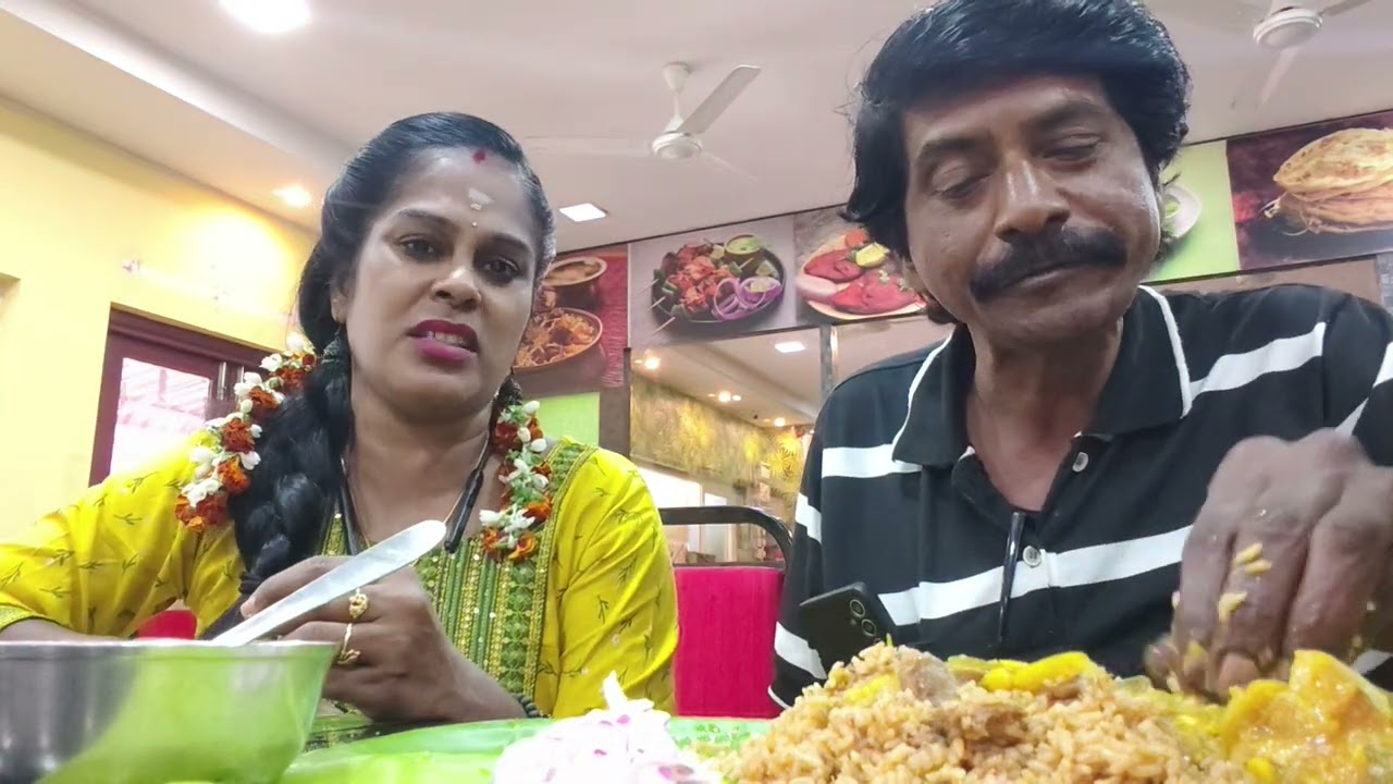 ஒரு நல்லி எலும்பு இன்னொரு நல்லி எலும்பு எப்படி உறிஞ்சு சாப்பிடுறது பாருங்க 😄😄