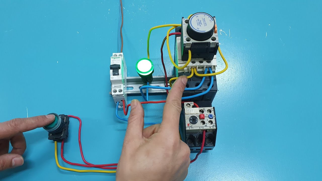 Pratique démarrage direct un sens de marche avec arrêt automatique