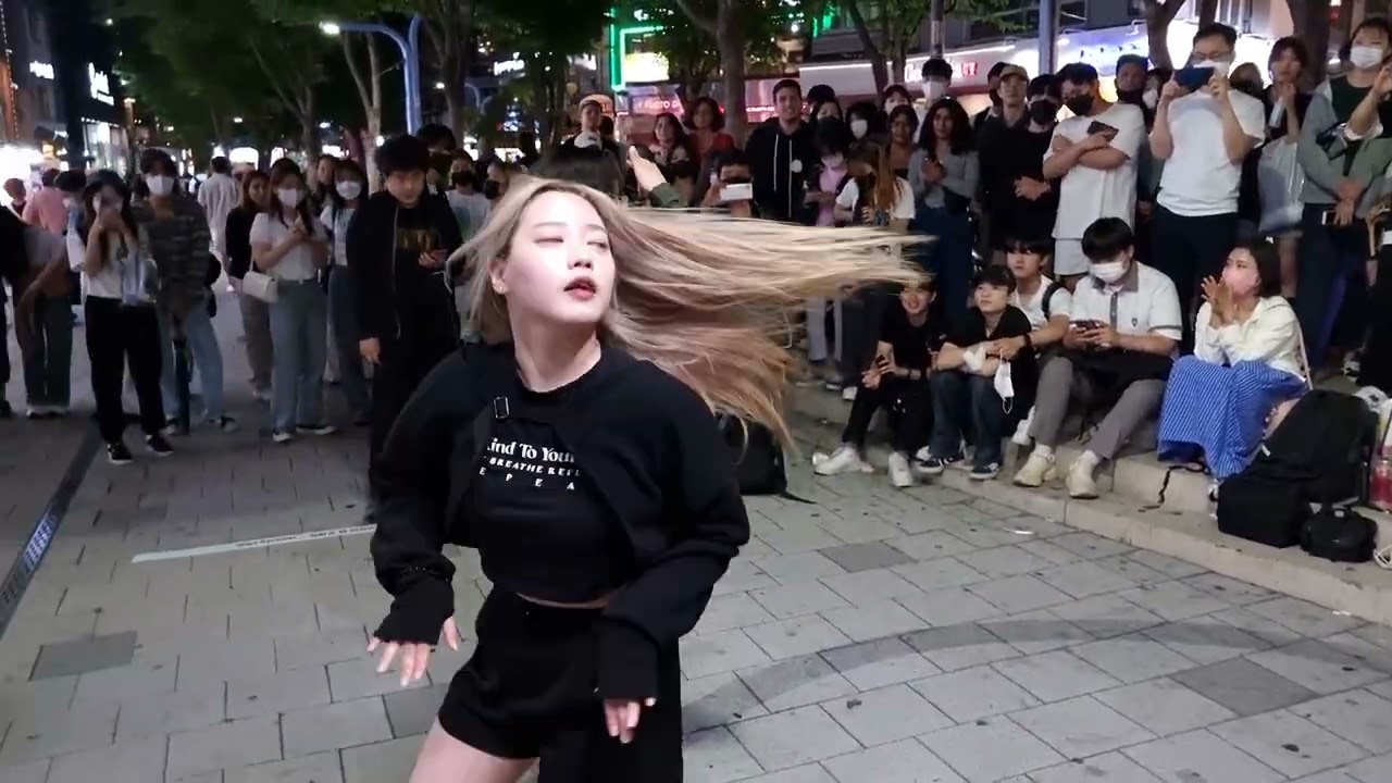 TUESDAY. MAJESTY, J MOON & SARI. BEAUTIFUL FANTASTIC DUO. AMAZING ATTRACTIVE HONGDAE BUSKING.
