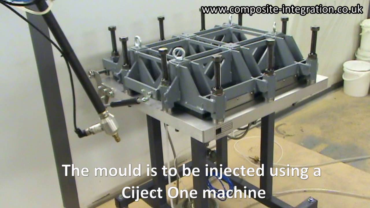 RTM test panel mould with variable cavity thickness