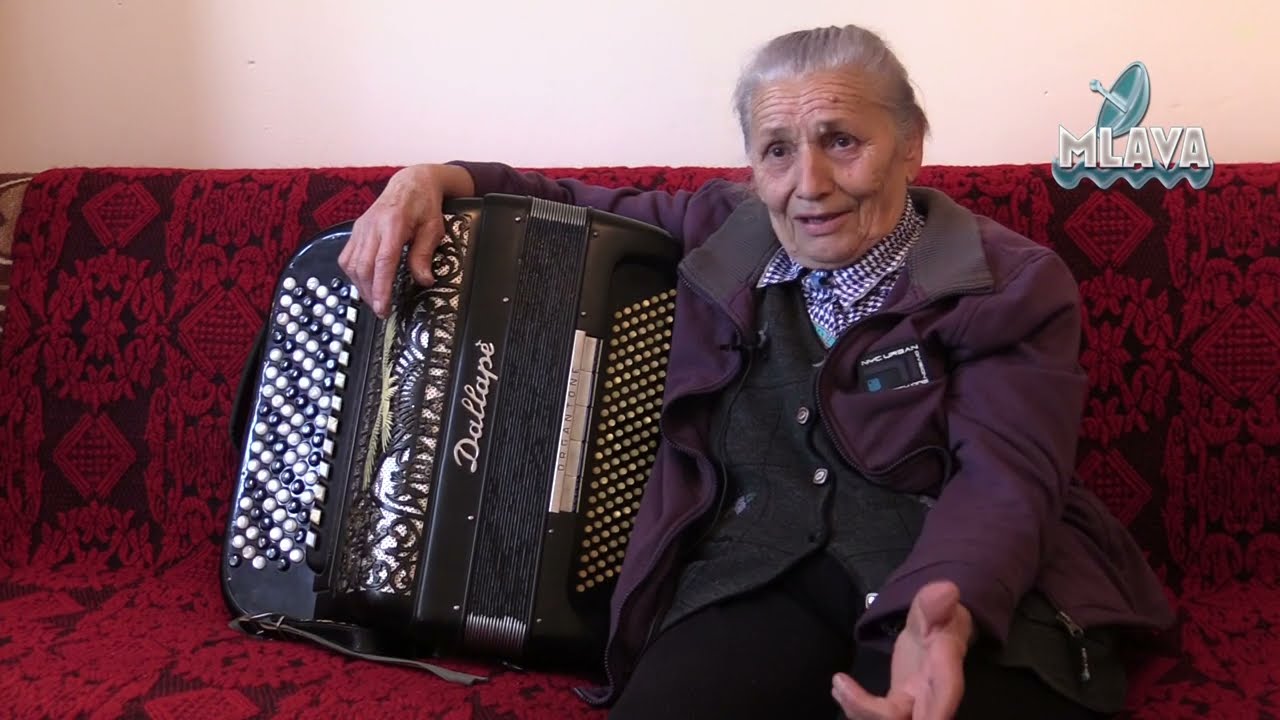 Branka Jevtić iz Velike Kruševice, jedna od prvih žena u ExYu koja je svirala harmoniku i pevala