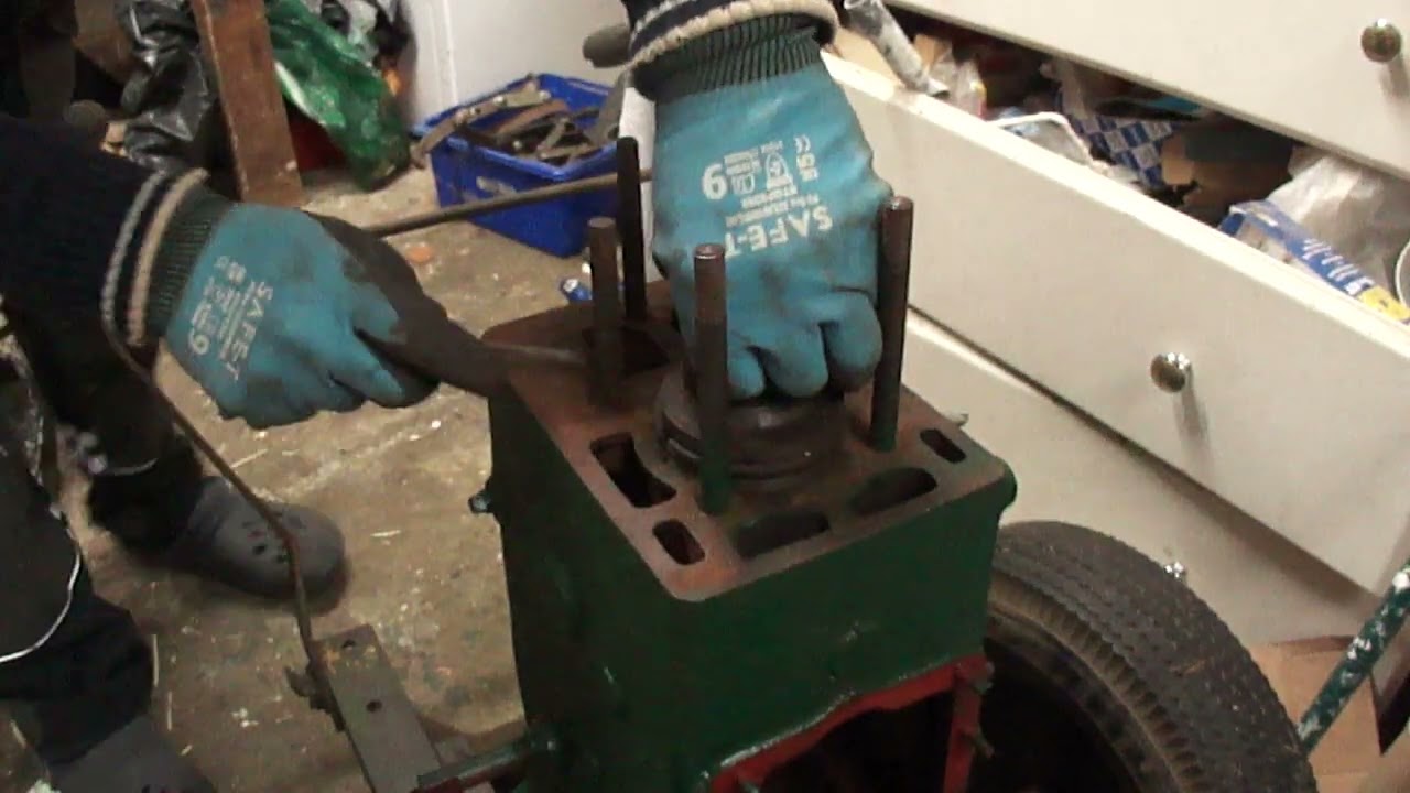 Lister D - Re-installing the piston with aligned rings