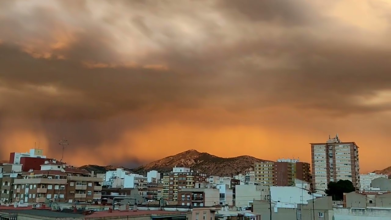 Impresionante atardecer en Elda. 4/11/2021.