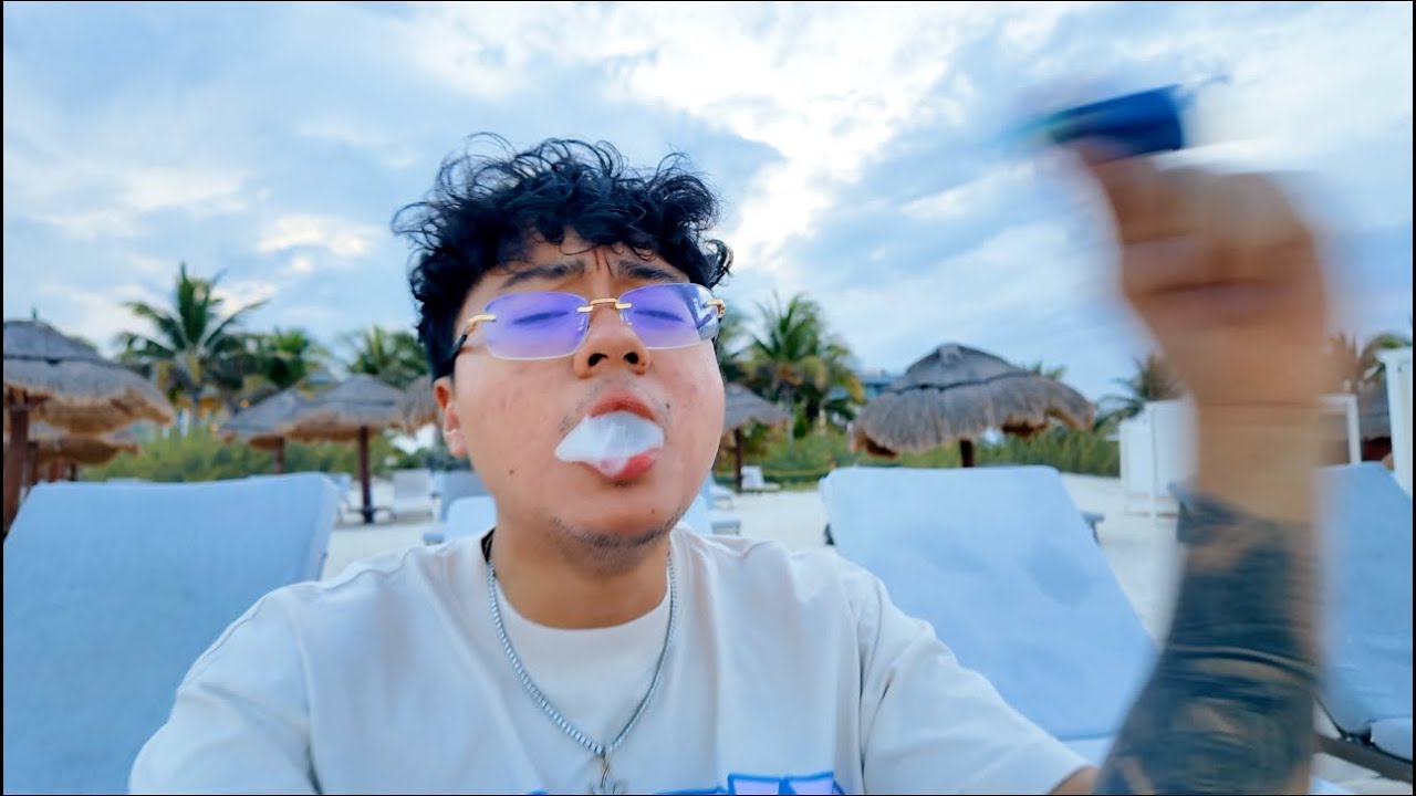 TAKING BLINKERS IN CANCUN