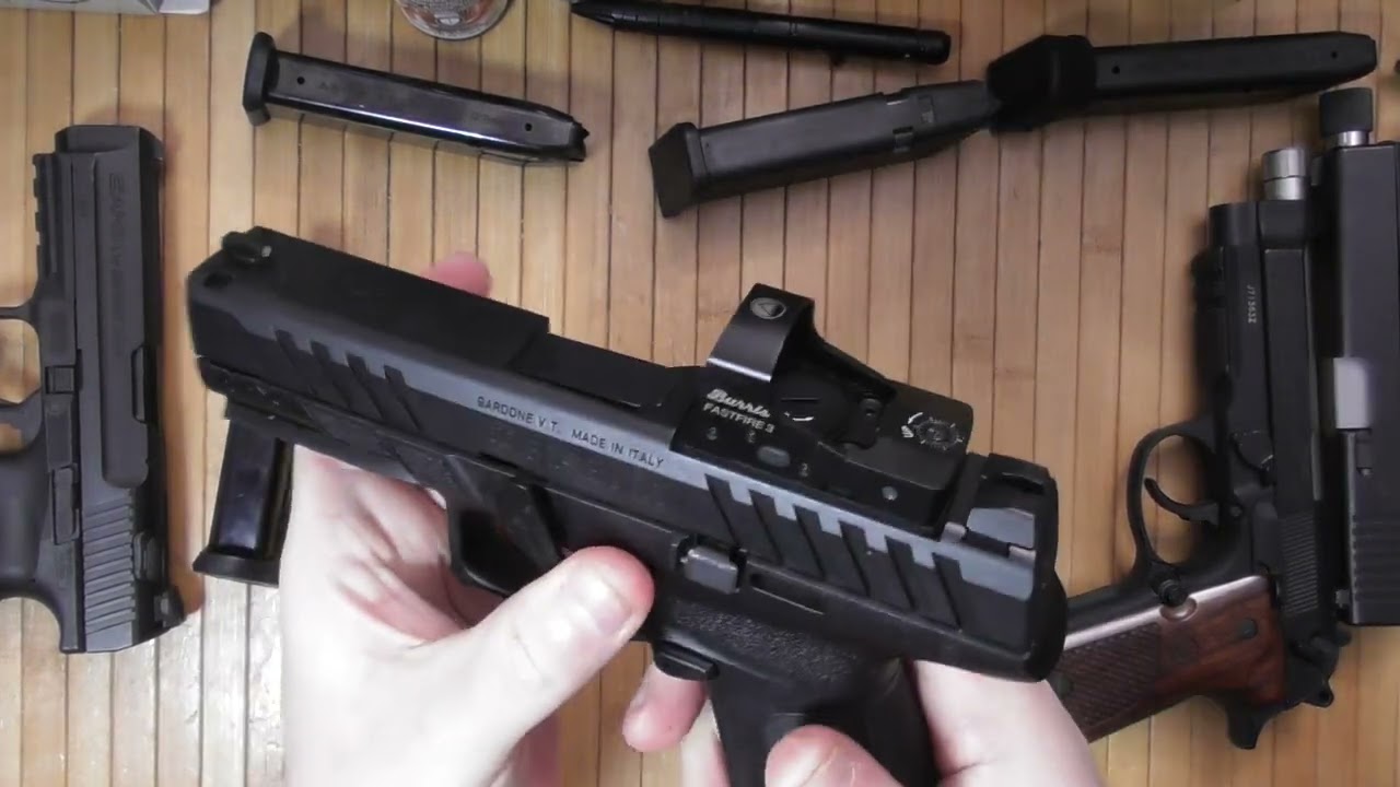 Сравнительная разборка пистолетов - Беретта АПХ А1, Джаник ТП9 СА, Беретта 92А1, Глок 31