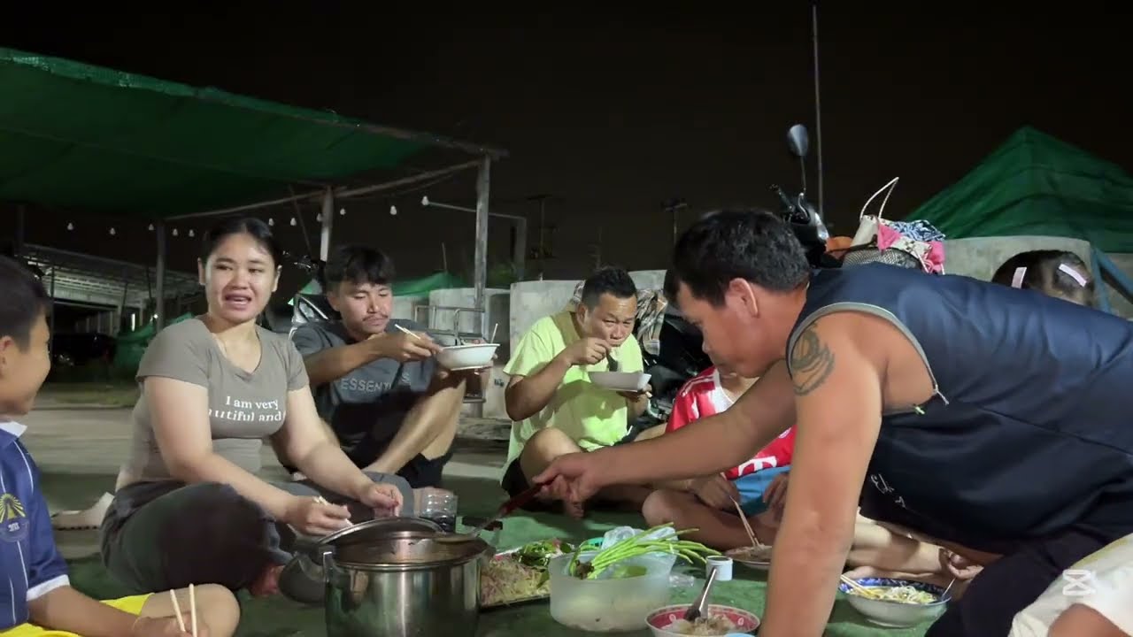 ปลาตัวเดียวทำขนมจีนได้เป็นหม้อพี่สาวทำน้ยากะทิให้กินก่อนออกเดินทางยังไม่อยากกลับเลย