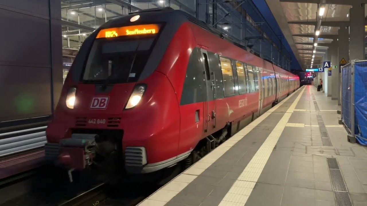 Züge am Bahnhof Ostkreuz am Abend (DB Regio, ODEG, S-Bahn Berlin)